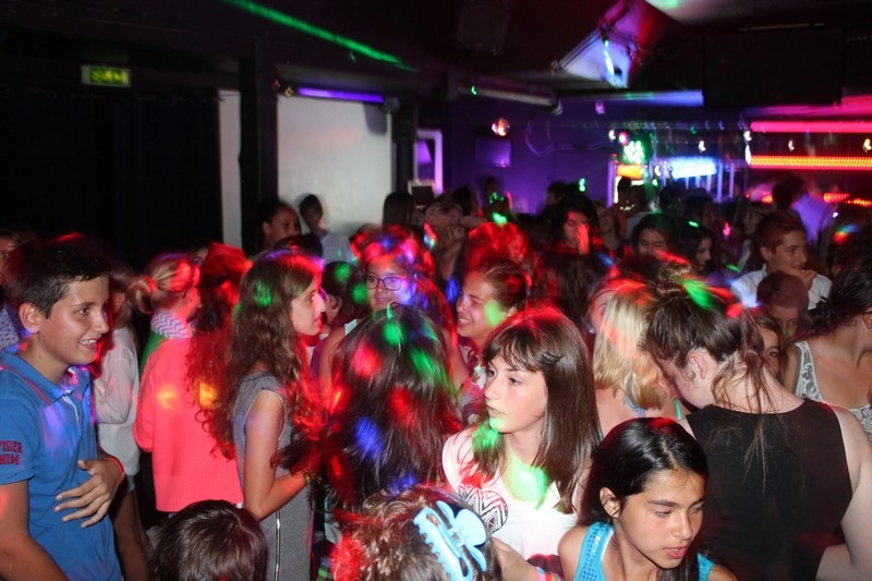 Village Camps International Summer Camp Leysin, Switzerland 2025-08-09 https://www.villagecamps.com/journals_admin/images/696-17-disco (21).jpg